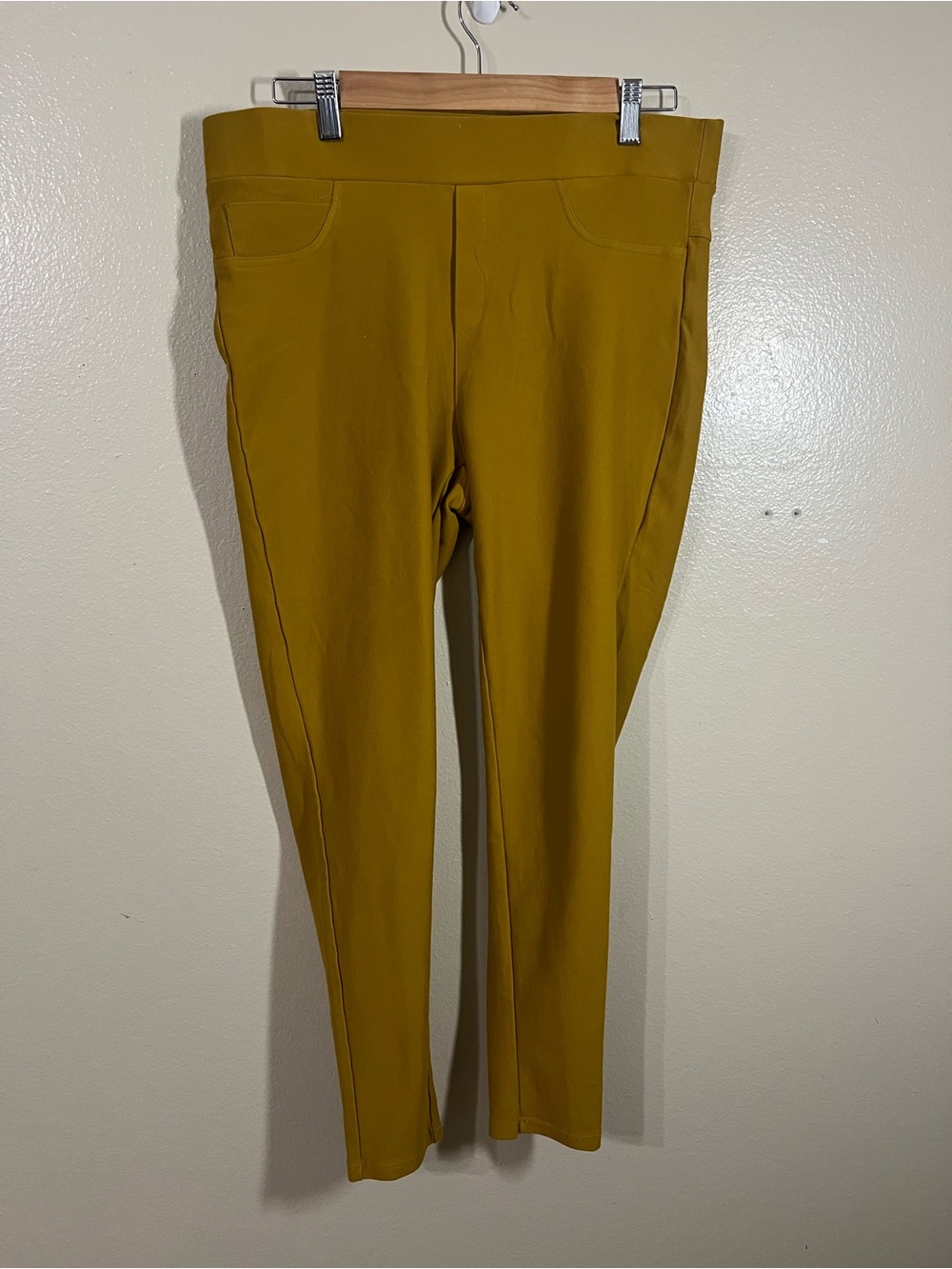 High-Rise Skinny Pants in Mustard